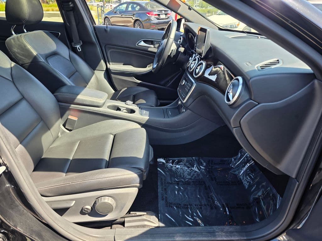 2016 Mercedes-Benz GLA GLA 250 - Photo 12