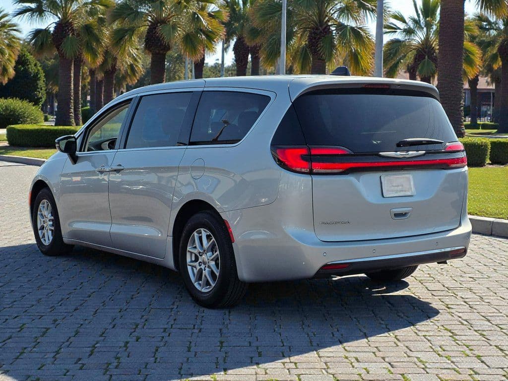 2024 Chrysler Pacifica Touring L - Photo 5