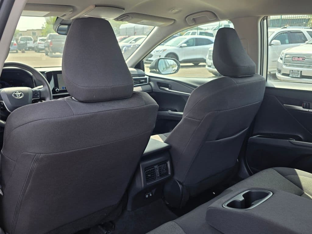 2025 Toyota Camry LE - Photo 20