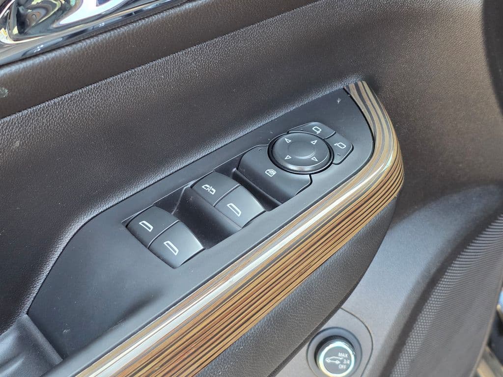 2022 GMC Acadia SLE - Photo 24