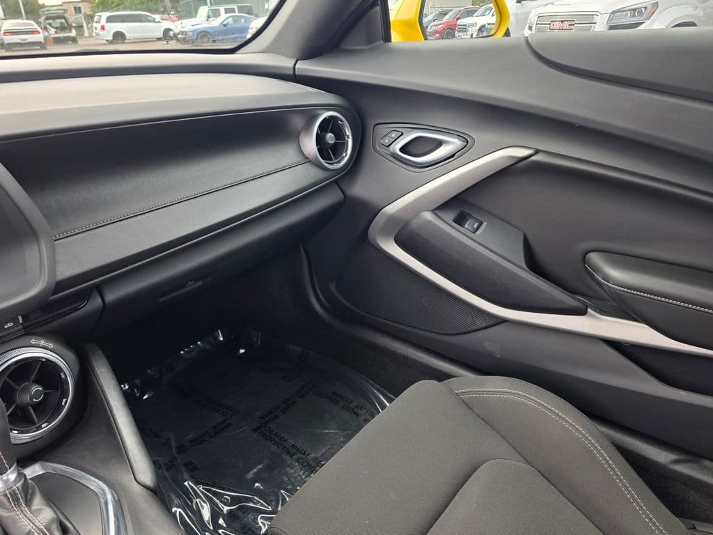 2017 Chevrolet Camaro 1LT - Photo 30