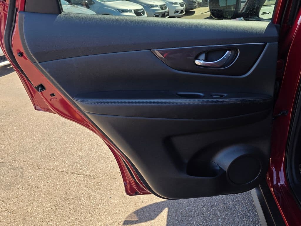 2019 Nissan Rogue SV - Photo 21