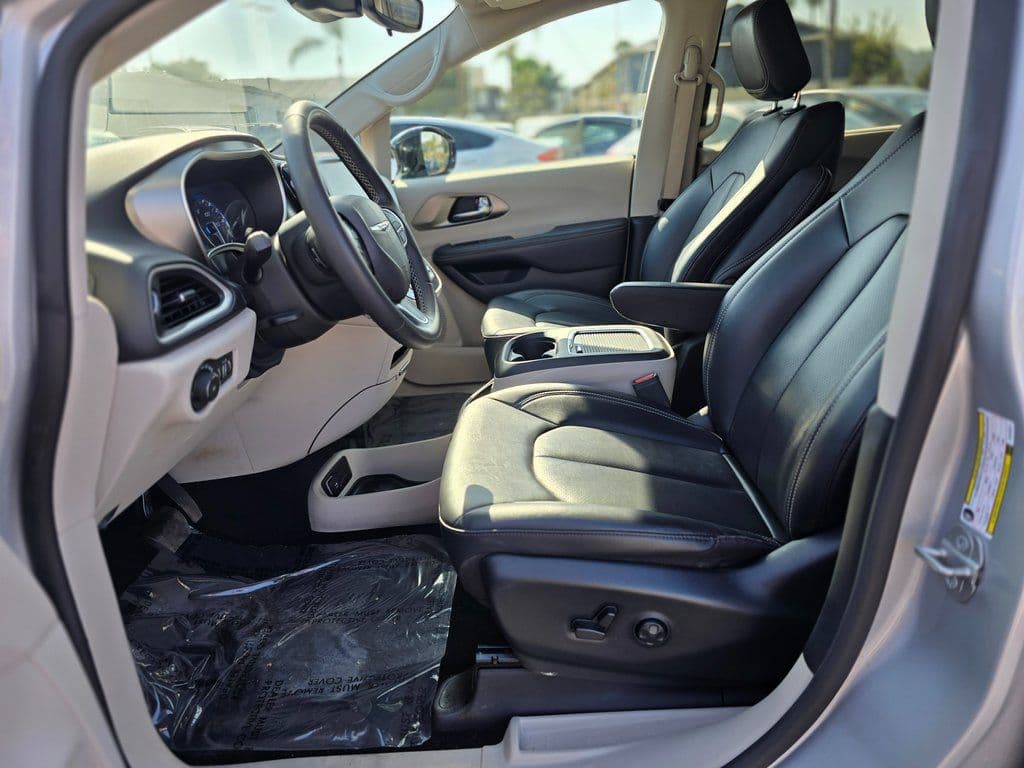 2024 Chrysler Pacifica Touring L - Photo 14