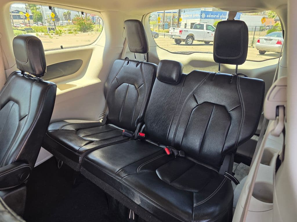 2022 Chrysler Pacifica Touring L - Photo 18