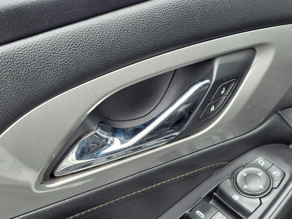 2020 Chevrolet Traverse LS - Photo 25