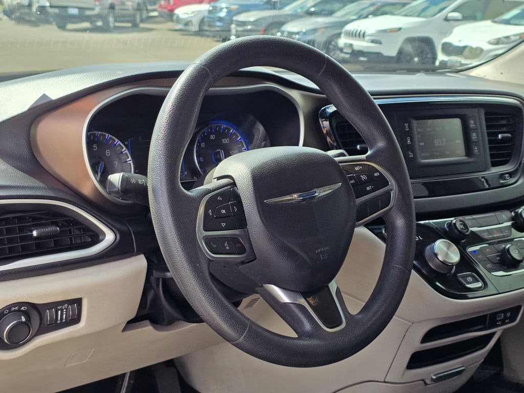 2017 Chrysler Pacifica LX - Photo 16