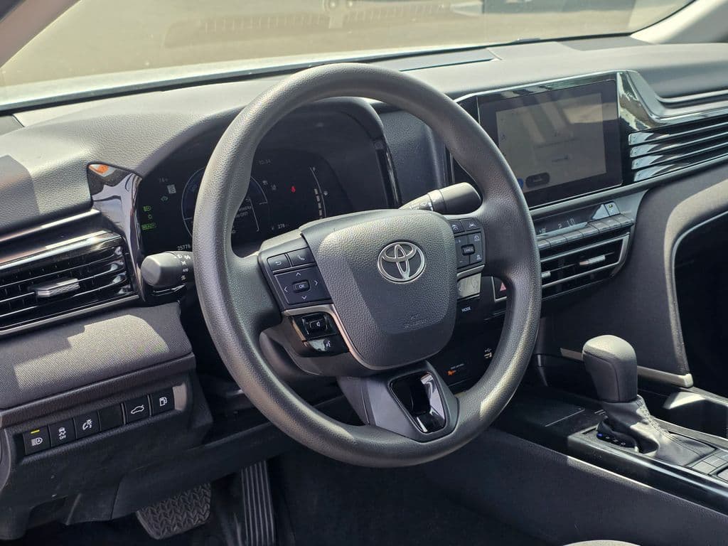 2025 Toyota Camry LE - Photo 15