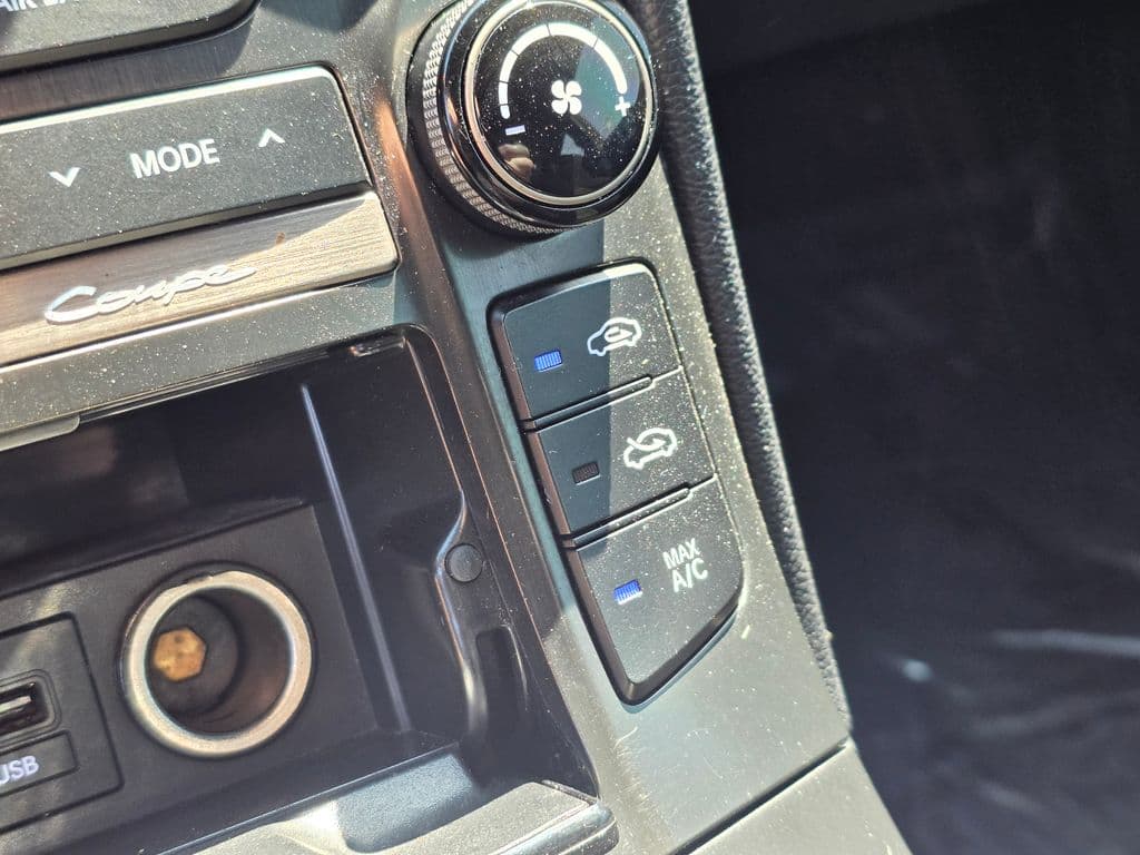 2013 Hyundai Genesis Coupe 2.0T - Photo 33