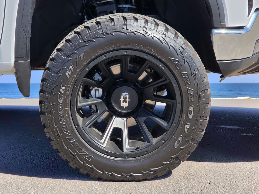 2025 GMC Sierra 1500 SLT - Photo 10